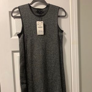 Sleeveless fitted dress